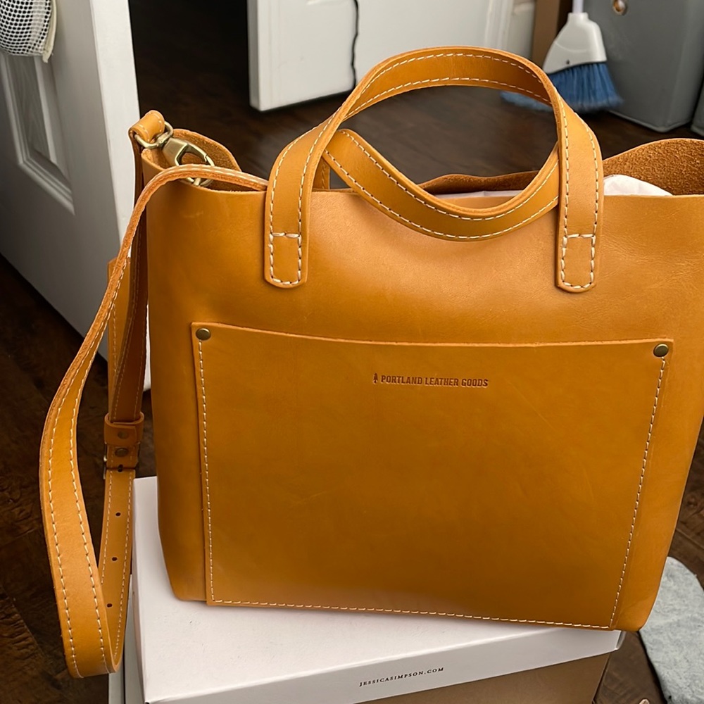 Almost perfect Portland Leather medium crossbody tote